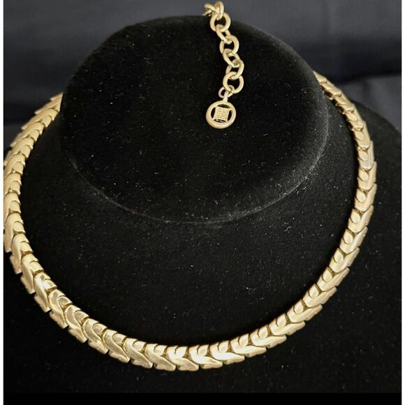 Givenchy Gold Tone Iconic Runway Flat Link Collar Necklace - Vintage - Picture 2 of 6